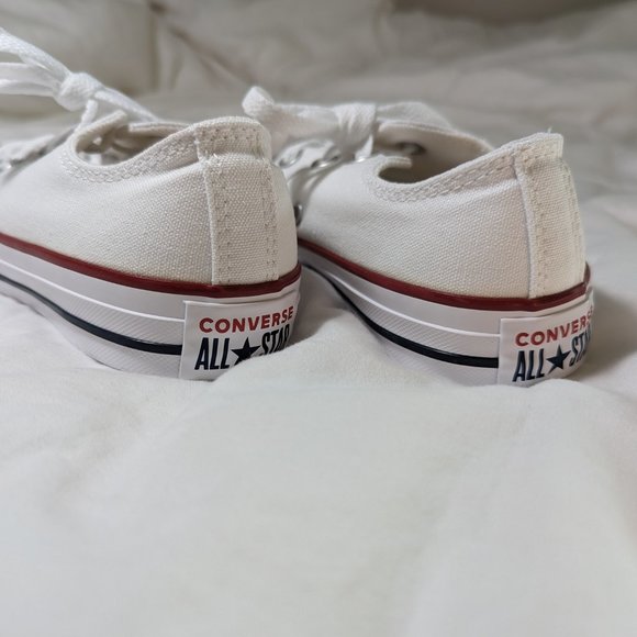 Chuck Taylor All Star Low Top Optical White Size 6 Women & 4 Men - Picture 2 of 6